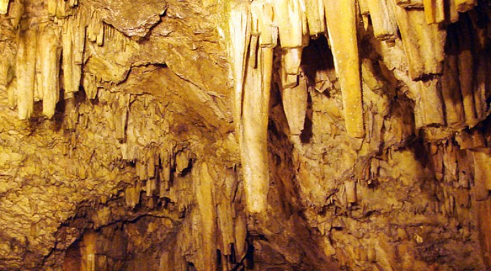 Δρογκαράτη: Το απίστευτης ομορφιάς σπήλαιο που ανακαλύφθηκε λόγω ενός.. σεισμού