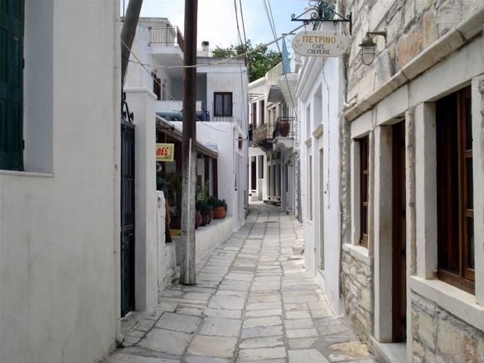 Tο "παράξενο χωριουδάκι" της Ελλάδας: Παντού μάρμαρο και οι κάτοικοι του μιλούν Κρητικά.. Αλλά δεν βρίσκεται στην Κρήτη! 
