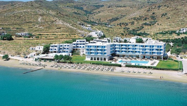 Σας προτείνουμε αυτό το 4στερο ξενοδοχείο στην Τήνο που μπορείς να μείνεις με λιγότερα από 50€ τη μέρα