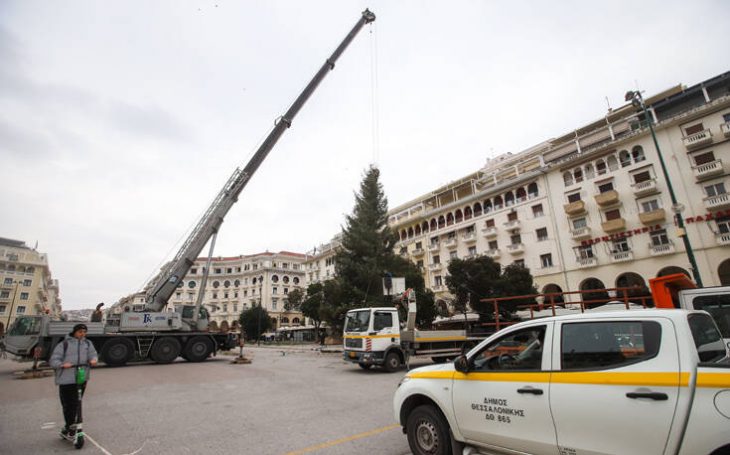 Πλατεία Αριστοτέλους: Θα στηθεί χριστουγεννιάτικο δέντρο 18 μέτρων