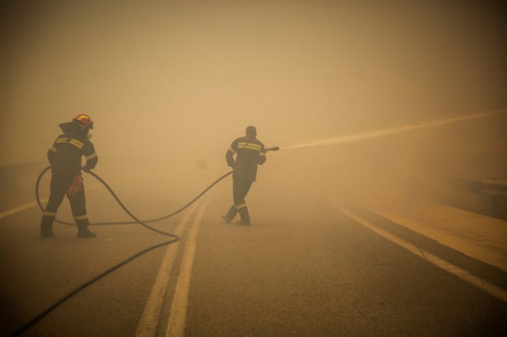 Έλληνες πυροσβέστες: Οι «Ταβλαδόροι» που παίζουν στα ζάρια την ζωή τους για να μας σώσουν