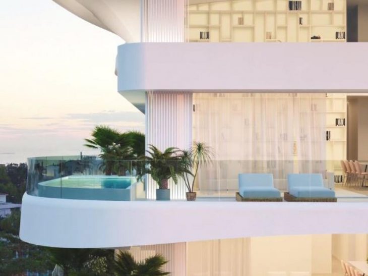 Γλυφάδα σπίτι: Εντυπωσιακό με πισίνα σε κάθε μπαλκόνι