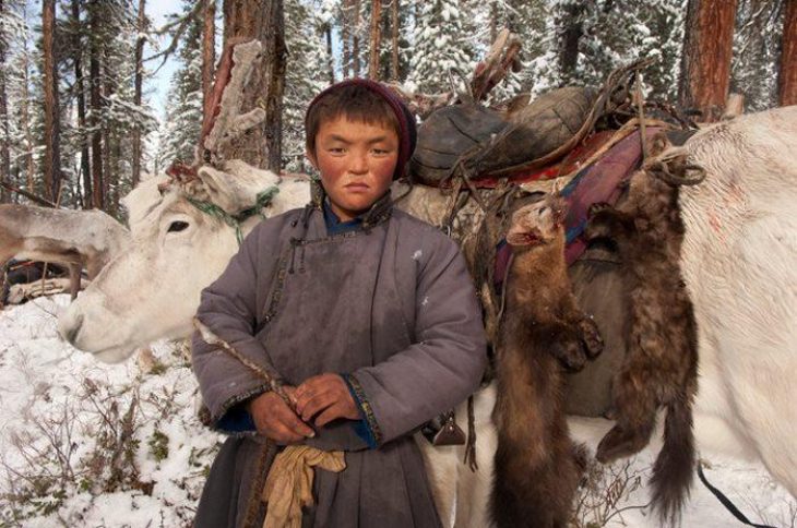Φωτογράφος αιχμαλωτίζει την ομορφιά μιας από τις πιο σπάνιες φυλές της Μογγολίας