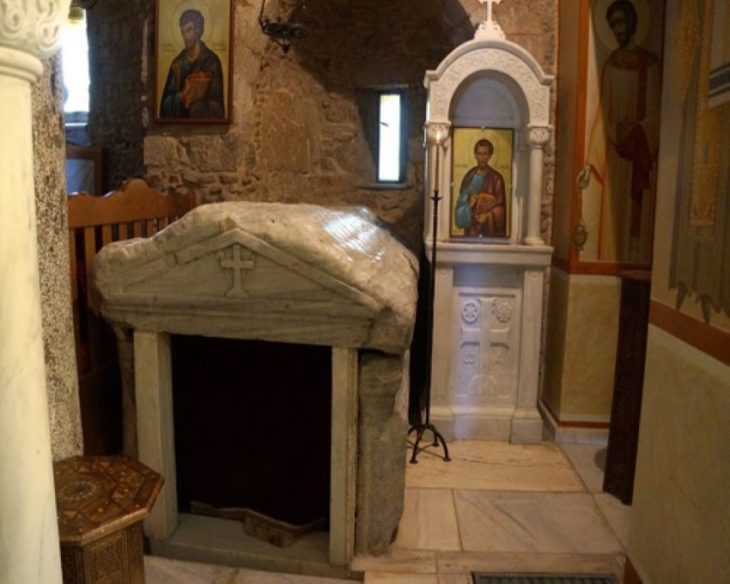 Θαύματα μέχρι και σήμερα: Το Θαυματουργό υγρό στον τάφο του Αγίου Λουκά και η Λάρνακα