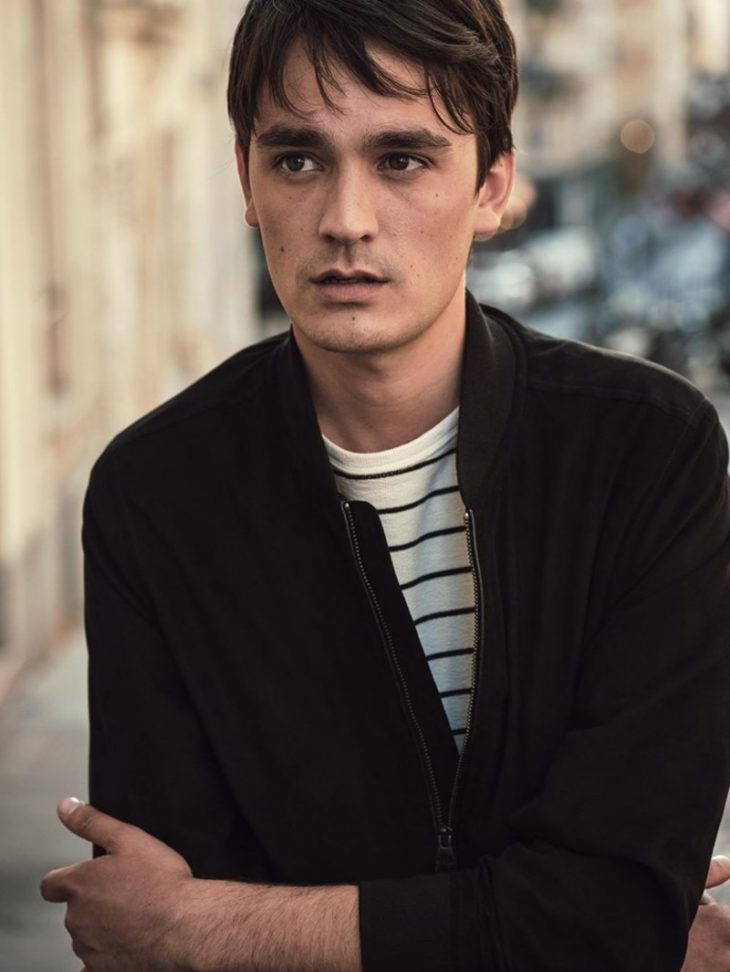 Απαράμιλλη η ομορφιά του 28χρονου γιου του Αλέν Ντελόν: Είναι μοντέλο και κληρονόμησε τη γοητεία του πατέρα του