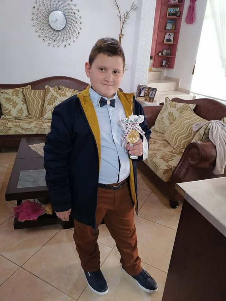 Ζητά από τον Άη Βασίλη τη λύρα που του στέρησε ο σεισμός – Συγκινεί ο 10χρονος Χρήστος από το Αρκαλοχώρι