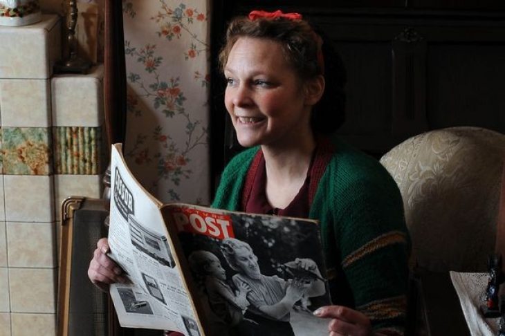 Αληθινή ιστορία: 40χρονη γυναίκα ζει μόνιμα στην δεκαετία του 1930 και έχει διαμορφώσει την καθημερινότητα της καθ’ αυτόν τον τρόπο