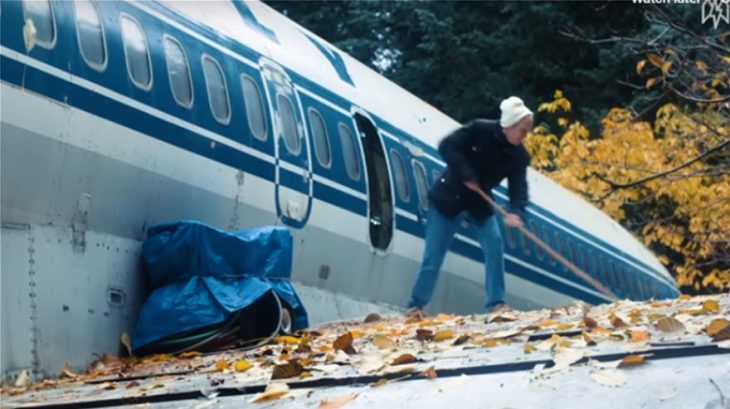 Ένα Boeing 727 της Ολυμπιακής, μεταμορφώθηκε σε εντυπωσιακό σπίτι: Αυτός που το αγόρασε ζει μόνιμα μέσα στο δάσος
