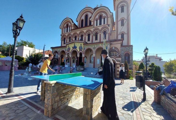 Ο πιο high-tech Ιερός Ναός στην Ελλάδα: Video-wall, Οnline κερί, τραπέζι ping-pong και δωρεάν rapid test
