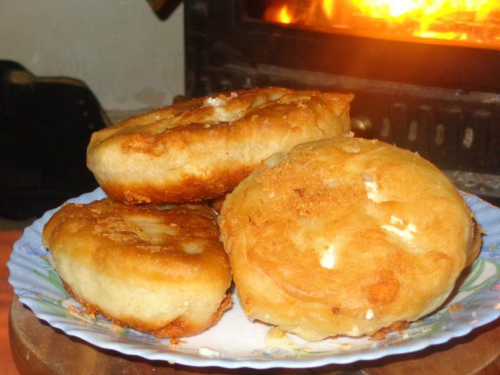 Αφράτα τηγανόψωμα: Η νόστιμη συνταγή της γιαγιάς για όταν θέλουμε ένα γρήγορο σνακ