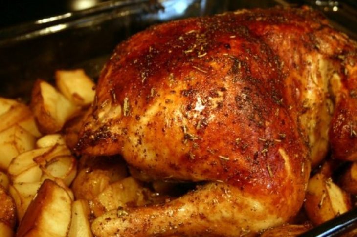 Αργυρώ Μπαρμπαρίγου: Μυστικά μαγειρικής για το πιο νόστιμο και ζουμερό κοτόπουλο στο φούρνο