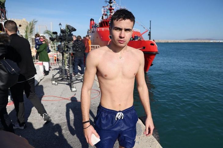 16χρονος έπιασε τον Σταυρό στο λιμάνι του Ηρακλείου – Με λαμπρότητα ο εορτασμός των Θεοφανείων