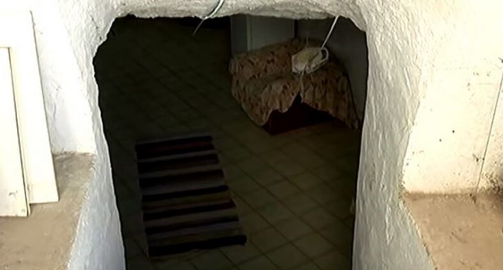 Σπηλιές με τζακούζι: Κρητικός αγόρασε τις σπηλιές που ζούσαν οι λεπροί και τις έκανε δωμάτια για το Airbnb