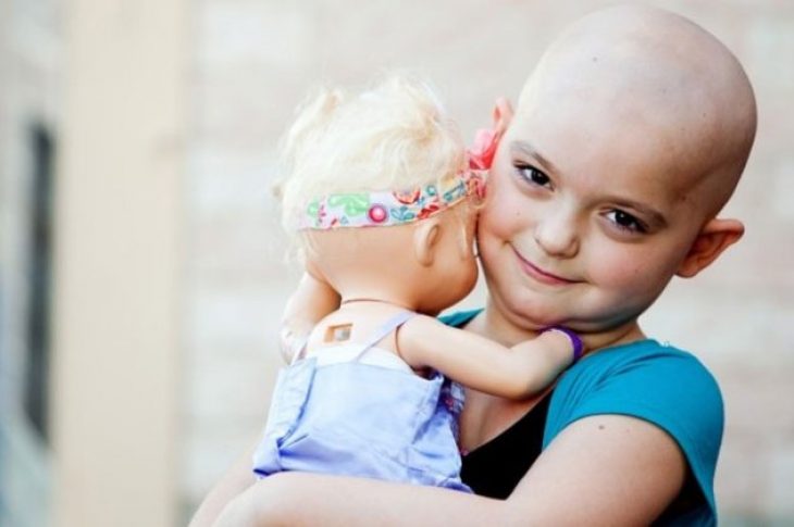 Ένα συγκινητικό βίντεο για τους μεγαλύτερους μαχητές της ζωής: Τα παιδιά που δίνουν μάχη με τον καρκίνο