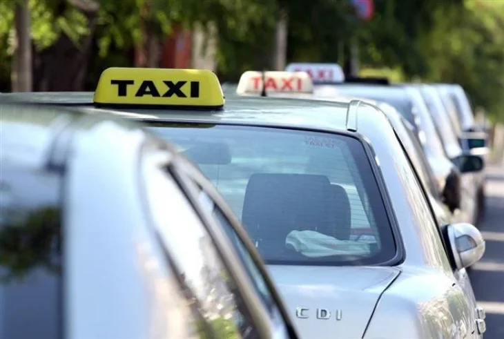 «Το δρομολόγιο που μου άλλαξε τη ζωή»: Η εξομολόγηση ενός ταξιτζή για τον πιο απρόσμενο επιβάτη