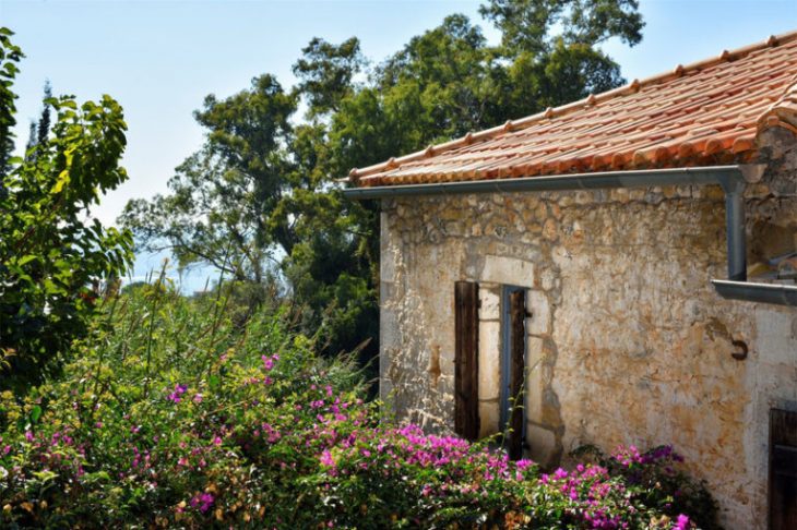Σπίτι Νίκου Καζαντζάκη: Η ανακαίνιση που εντυπωσιάζει, η τρομερή αυλή, το πανέμορφο εσωτερικό και η τιμή πώλησής του