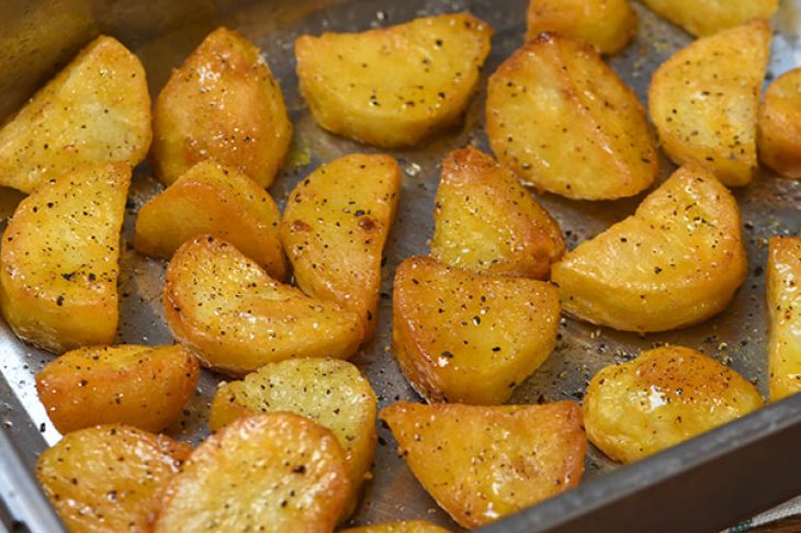 Πατάτες φούρνου: Το έξυπνο κόλπο για να γίνουν πεντανόστιμες