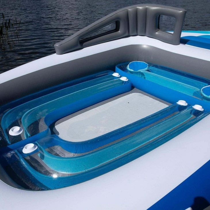 Η φουσκωτή βάρκα για τις καλοκαιρινές σας διακοπές – Φουσκώνει μόνη της και χωράει 6 άτομα