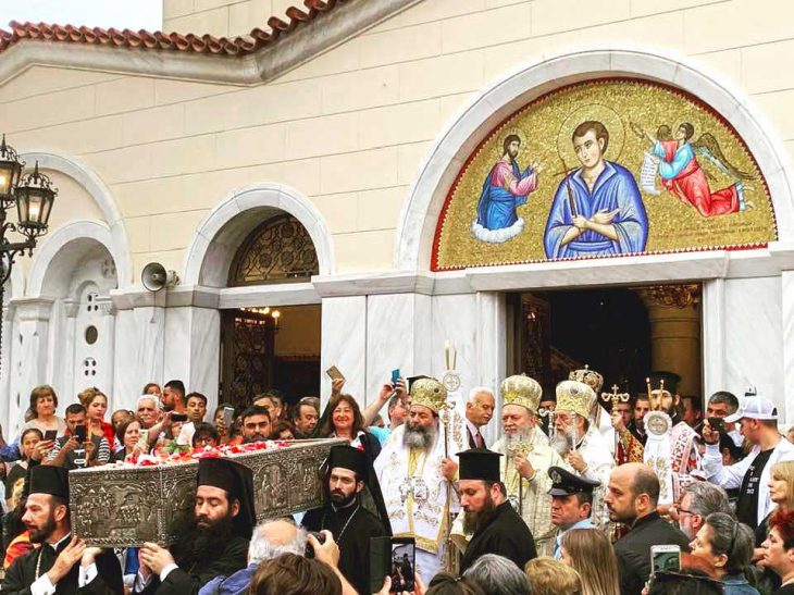 Άγιος Ιωάννης Ρώσος: Χιλιάδες πιστοί περπάτησαν με τα πόδια ως τον ναό του στην Βόρεια Εύβοια