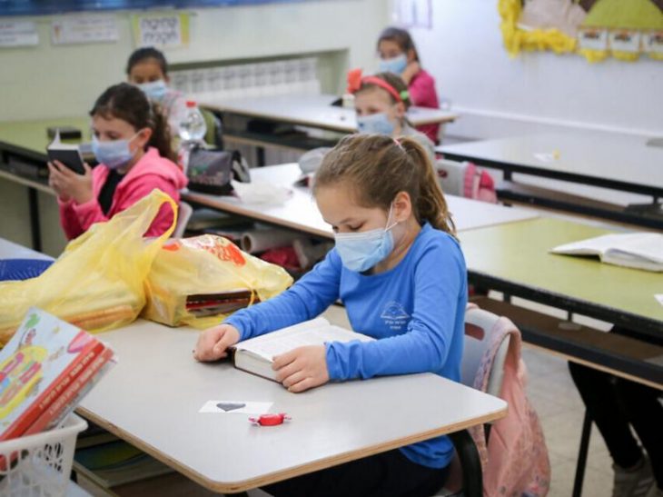 Mάσκα προστασίας: Χωρίς μάσκα στα σχολεία από 1η Ιουνίου, υποχρεωτική στις εξετάσεις