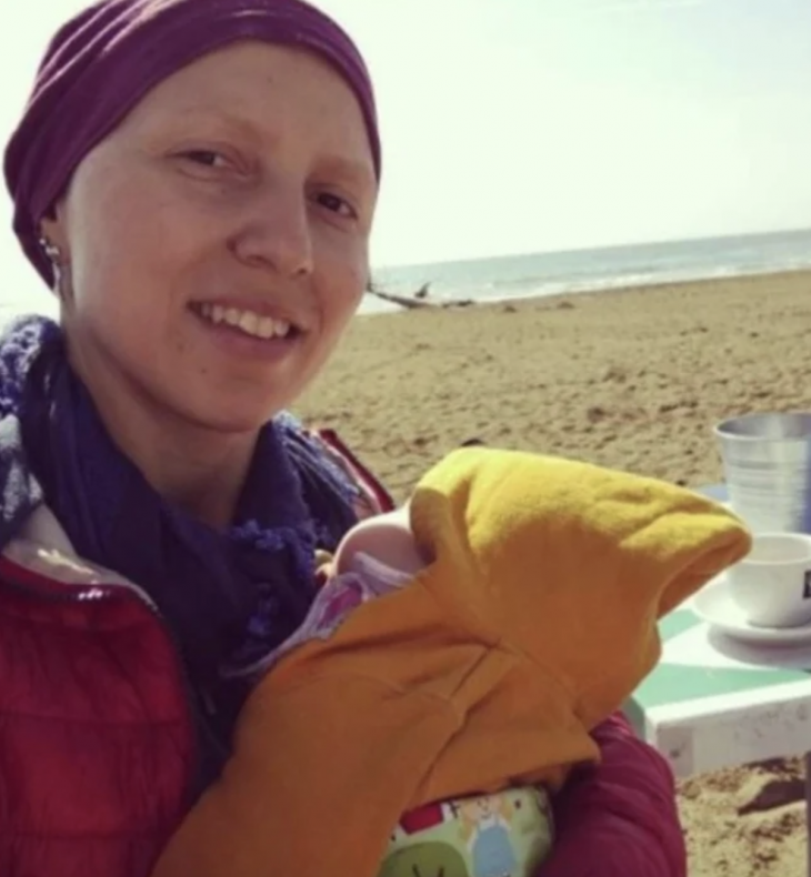 Συγκινητική ιστορία: 40χρονη μητέρα έφυγε απ’τη ζωή και άφησε 17 δώρα στην κόρη της, ένα για κάθε της γενέθλια μέχρι να ενηλικιωθεί