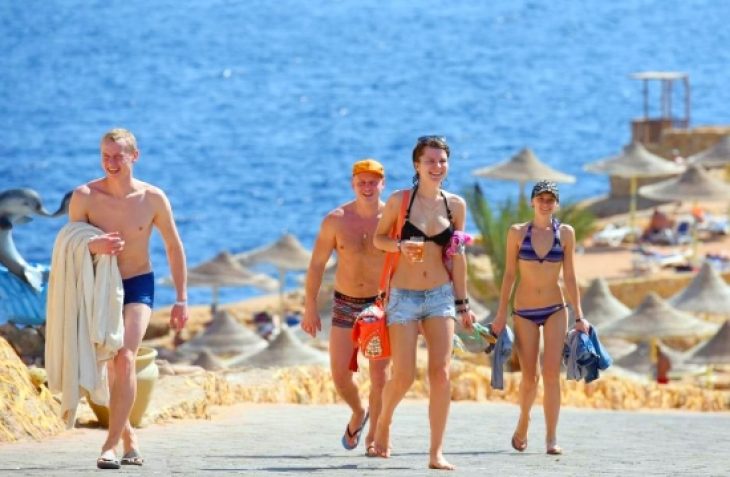 “Η πτήση για Ελλάδα κοστίζει 2.000 ευρώ”: Τέλος οι Ρώσοι τουρίστες από την Χαλκιδική