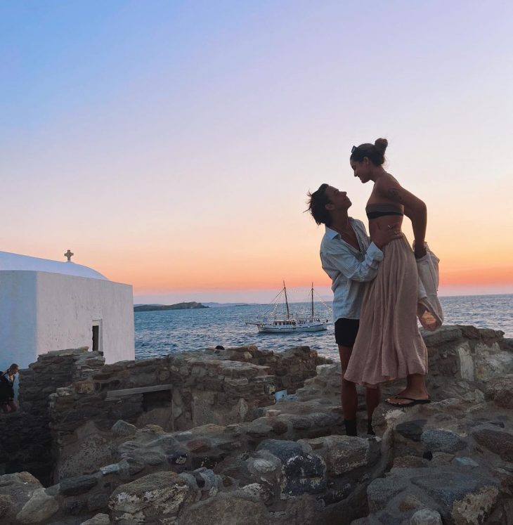 Ελληνίδα Angelina Jolie: Η Δανάη Λιβιεράτου βρίσκεται στη Μύκονο με τον σύντροφό της, Pablo Miller – «Μπαμ και κάτω» έρωτας για την 20χρονη