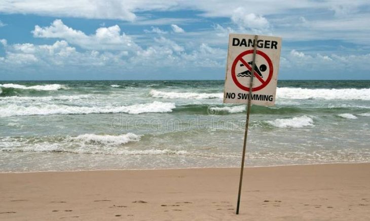 Το υπουργείο υγείας προειδοποιεί: Oι 12 ακατάλληλες ακτές στην Αττική για κολύμβηση