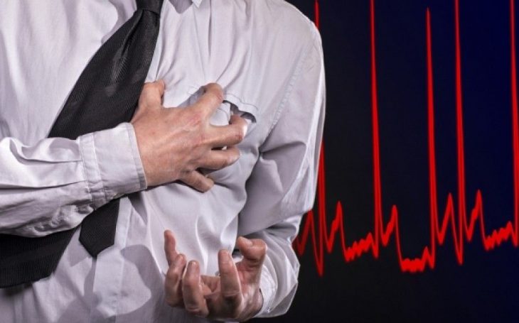 Ανακοπή καρδιάς: Ποια είναι τα σημάδια που προειδοποιούν – Πόνος στο στήθος, δύσπνοια, ζάλη, λιποθυμία και  «φτερουγίσματα» της καρδιάς