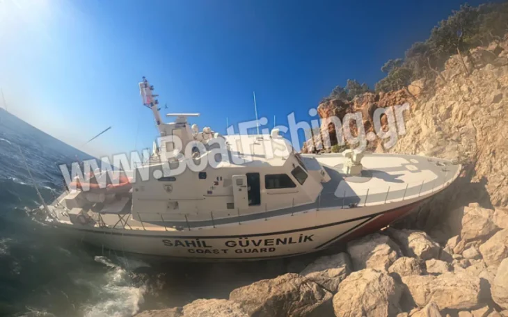 Τραγωδία στην Αττάλεια: Σκάφος της τουρκικής Ακτοφυλακής προσέκρουσε σε βράχια
