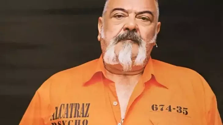Στηβ Ντούζος: Άφησε ιστορία στις ελληνικές βιντεοκασέτες, φυλακίστηκε άδικα και τα σοβαρά προβλήματα υγείας