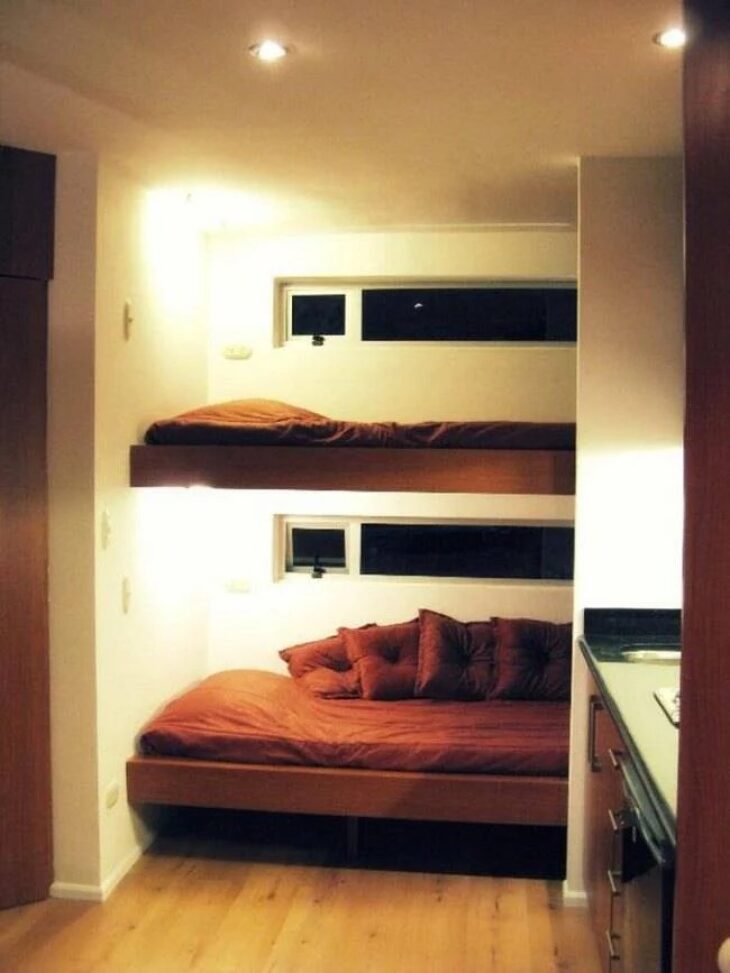 Αυτό είναι το σπίτι κοντέινερ που έρχεται στο χώρο σου, κοιμίζει 4 άτομα, το εσωτερικό του είναι άνετο και η διακόσμηση εξαιρετικά μοντέρνα