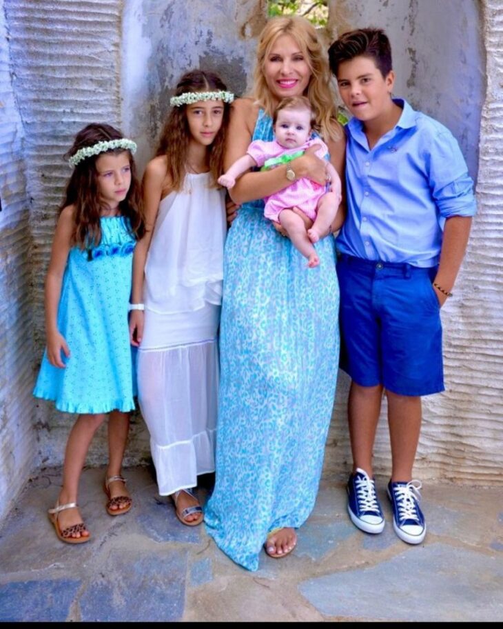 Έχουν την οικογένεια πάνω απ΄όλα: Τα 7 διάσημα ζευγάρια Ελλήνων που έχουν πολύτεκνες οικογένειες με τρία παιδιά και πάνω