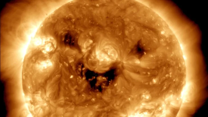 Μαγευτική εικόνα από την NASA: Δορυφόρος έπιασε τον Ήλιο να «χαμογελάει»
