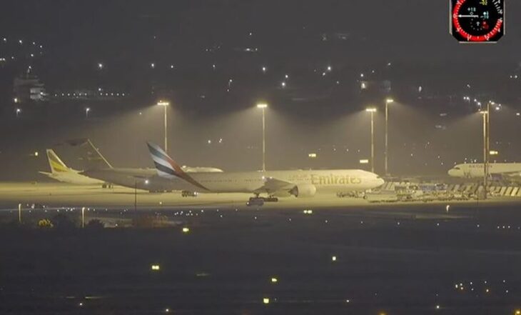 Καρέ – καρέ εικόνες από την προσγείωση του αεροσκάφος της Emirates στο Ελευθέριος Βενιζέλος – Τι συμβαίνει με τον «ύποπτο Άραβα»