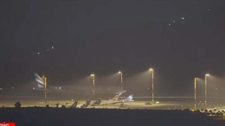 Καρέ – καρέ εικόνες από την προσγείωση του αεροσκάφος της Emirates στο Ελευθέριος Βενιζέλος – Τι συμβαίνει με τον «ύποπτο Άραβα»
